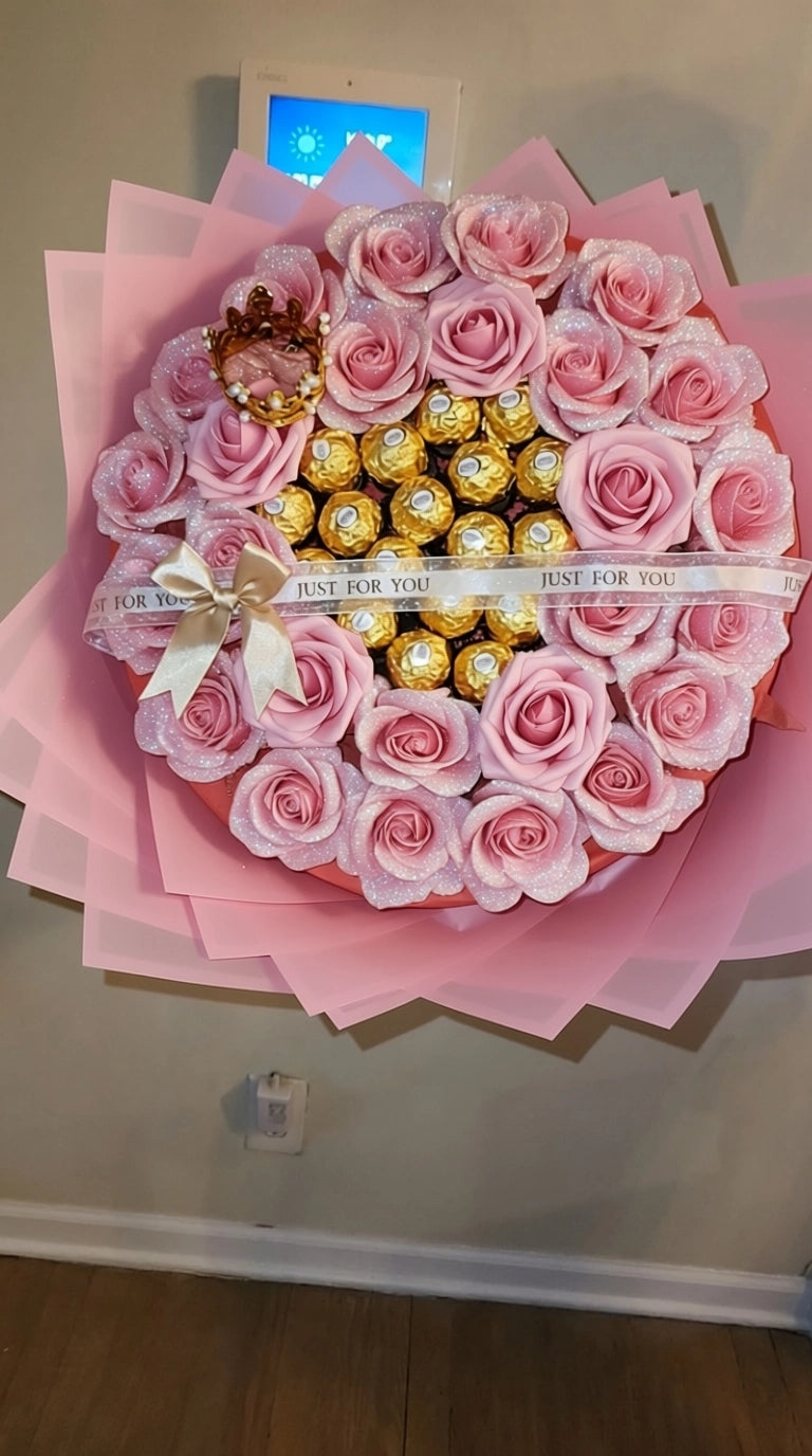 Royal circle rose bouquet